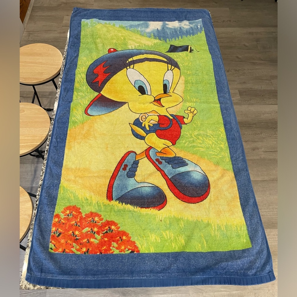 Vintage Warner Bros Looney Tunes Tweety Bird Beach Towel